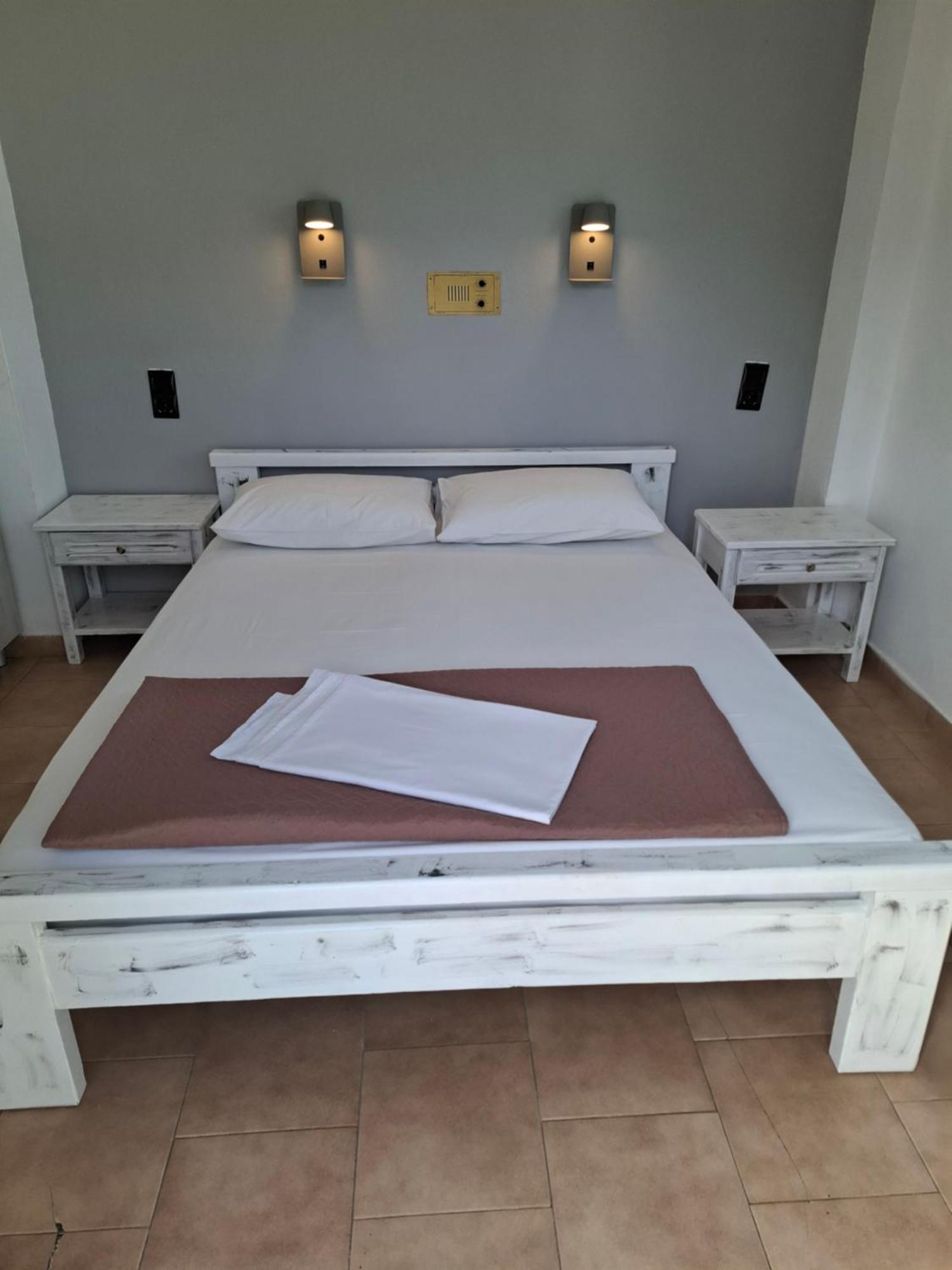 Ostria Hotel อาเยียกาลินี ภายนอก รูปภาพ